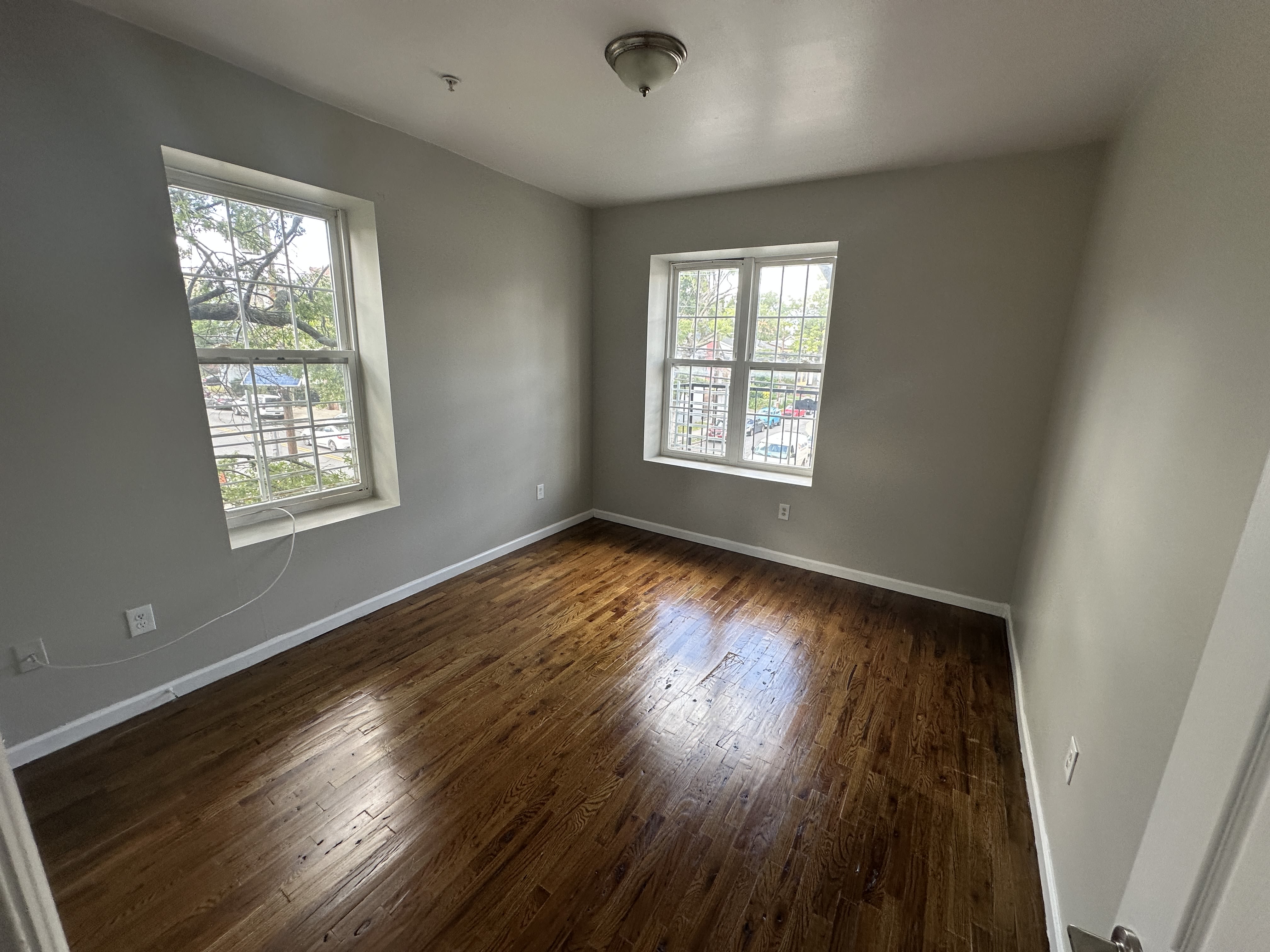 981 18th Ave – photo 2