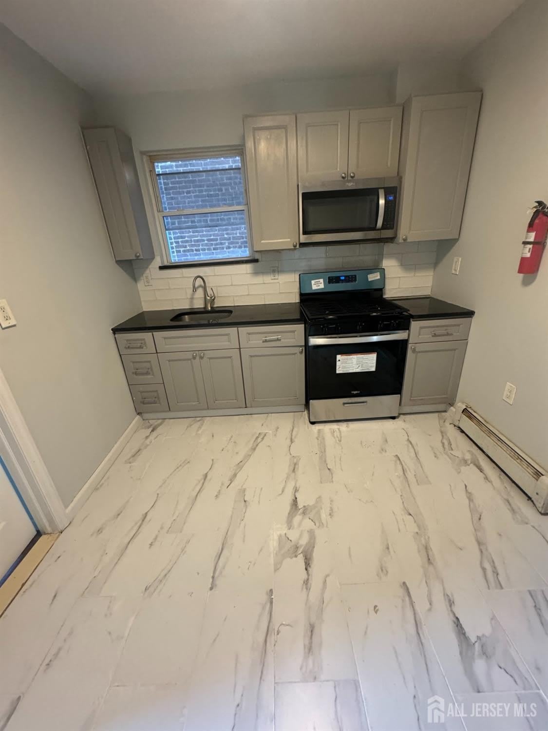 310 SOMERSET Street – photo 2