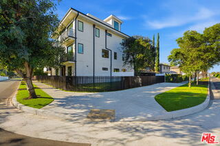 13600 Burbank Boulevard – photo 1