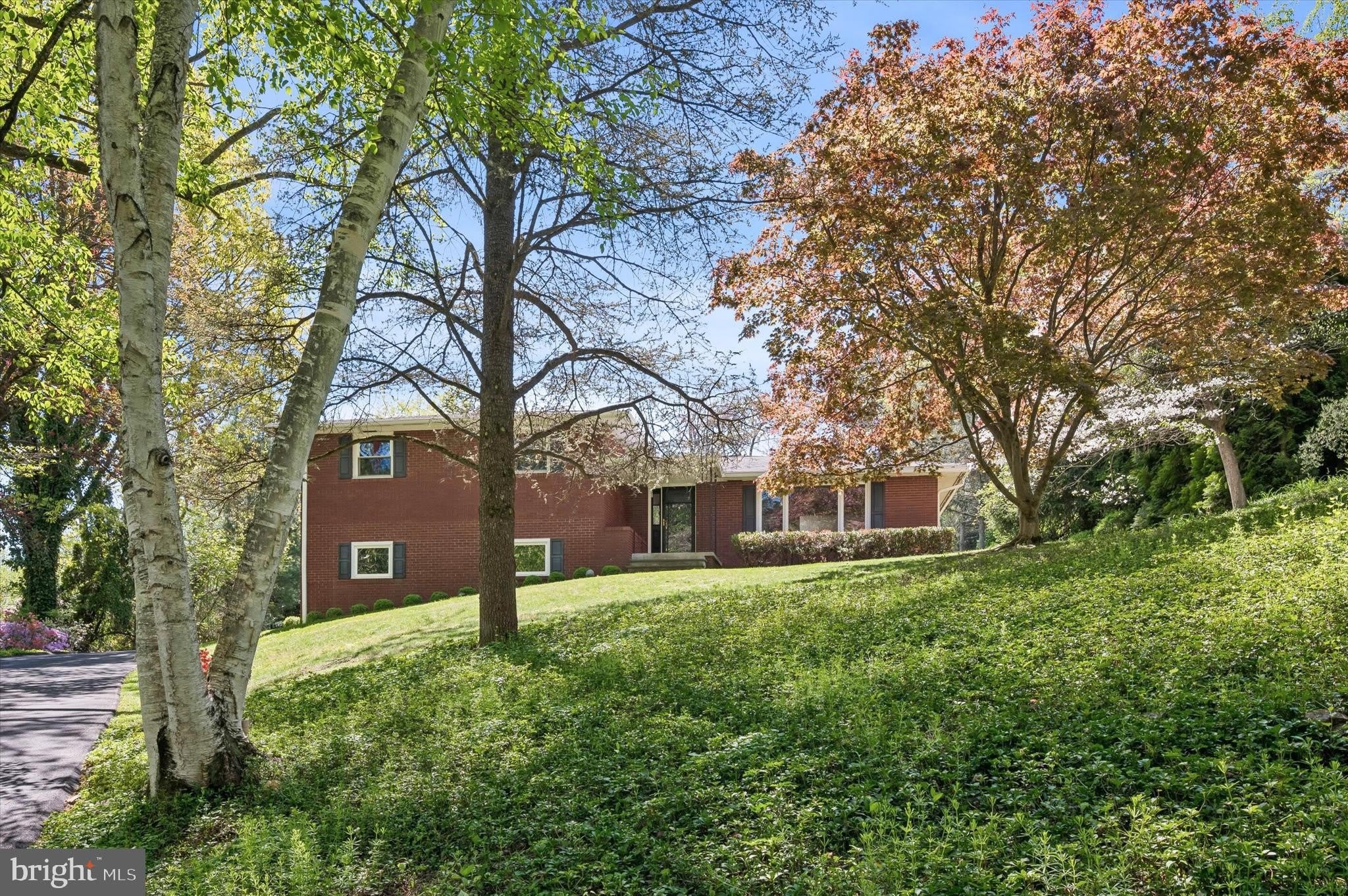 774 ROBINHOOD Road – photo 2