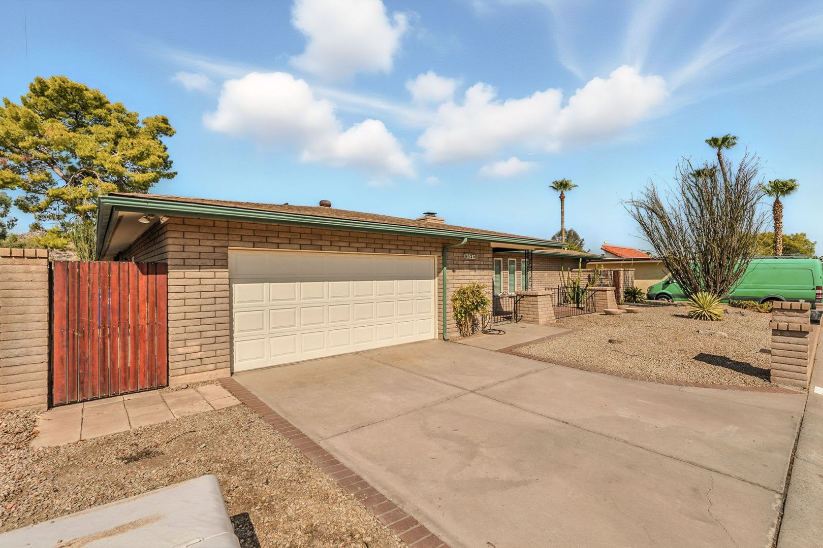 Beautiful 3 bed, 2 bath w/ bonus Room, located in Heritage Heights in Phoniex – photo 2