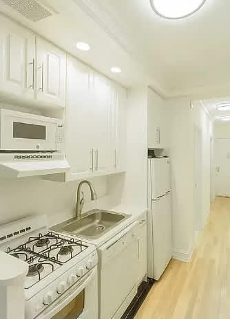 320 E 58th St – photo 4