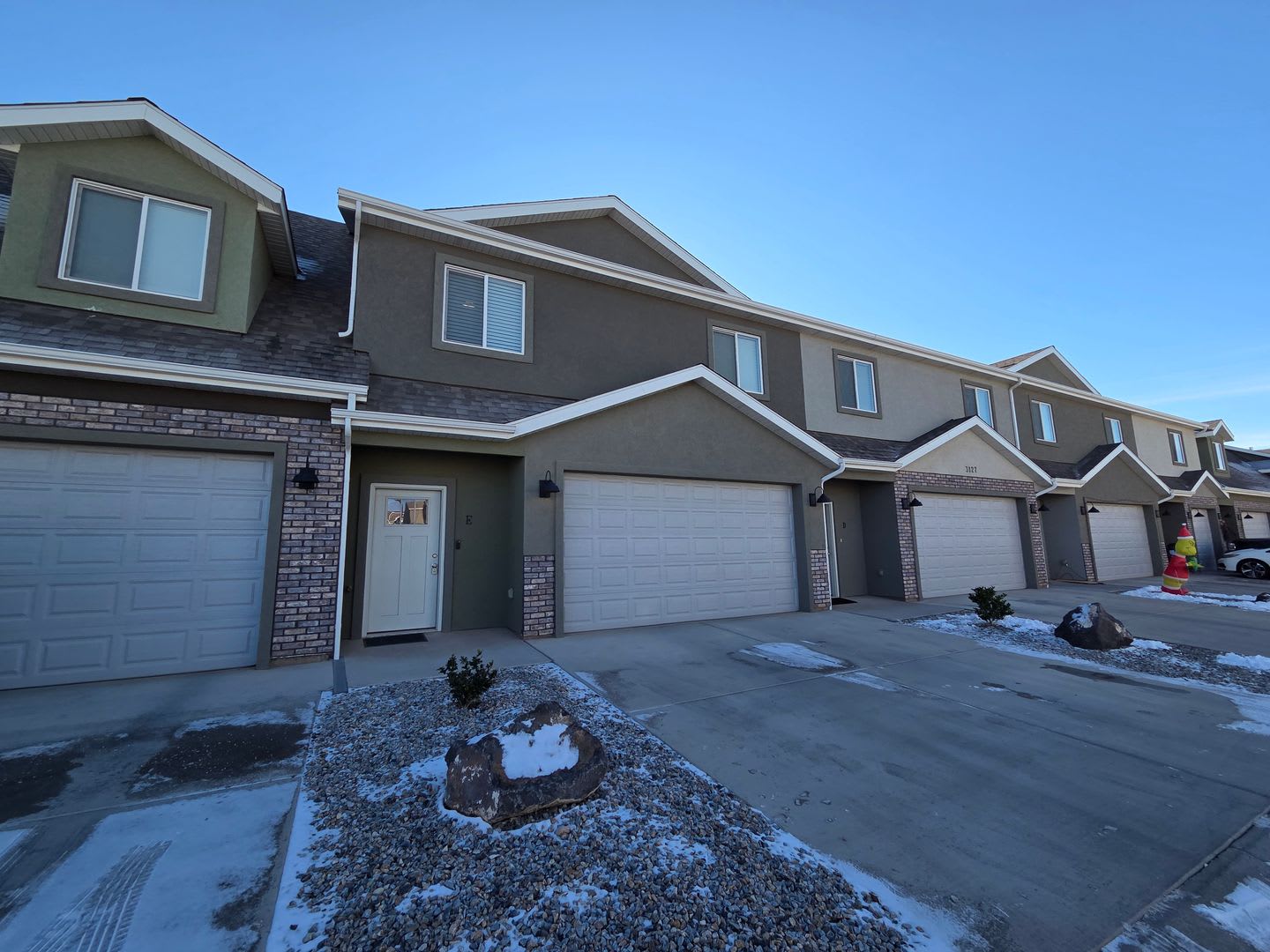 Like-New 3 Bed / 2.5 Bath Townhome in Prime Cedar City Location – Act Fast! – photo 1