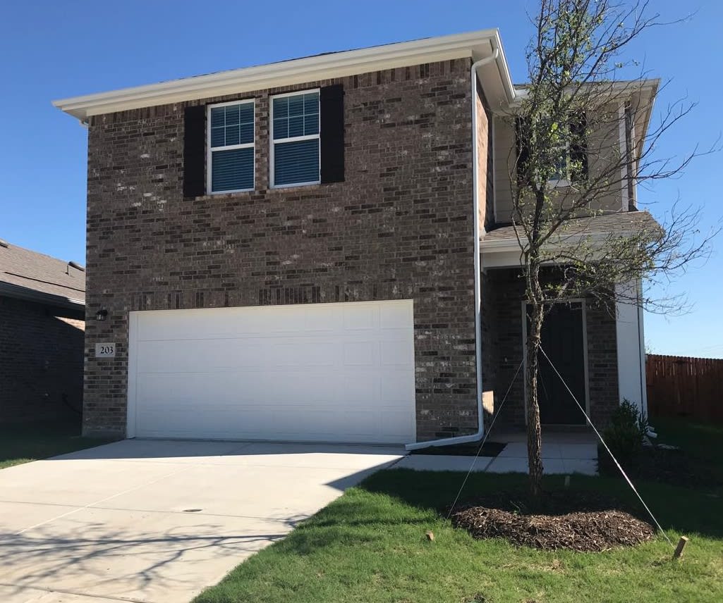 203 Bradford Dr – photo 1