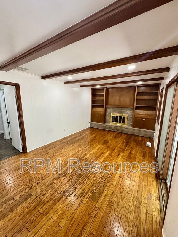 2820 N McMillan Cir – photo 2