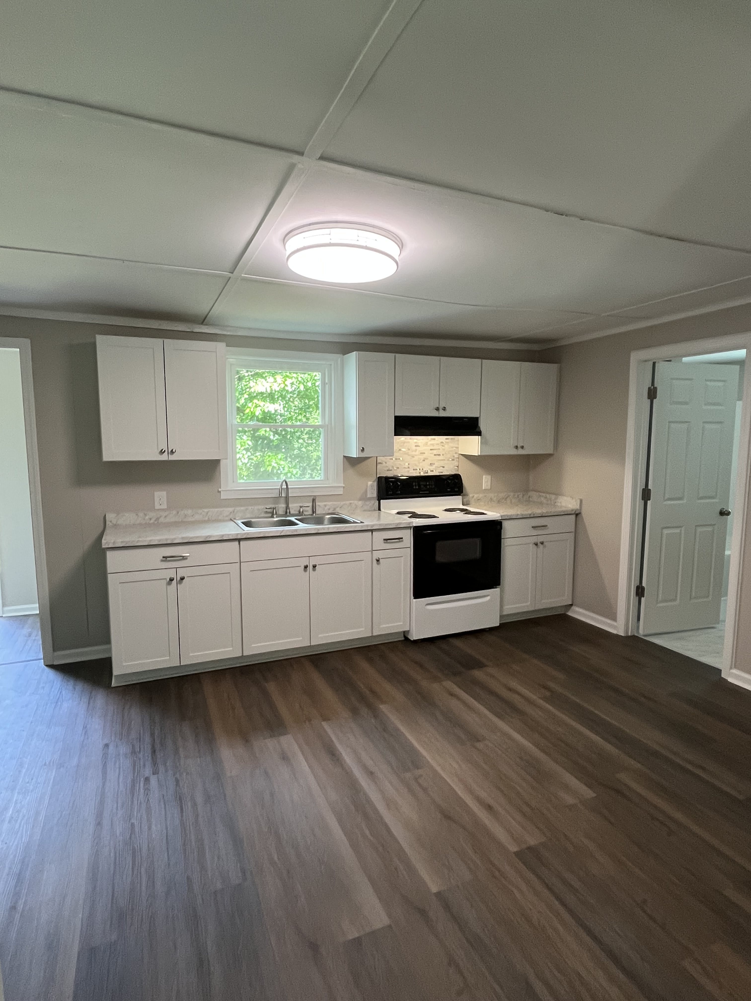 239 Thorn Dr – photo 3
