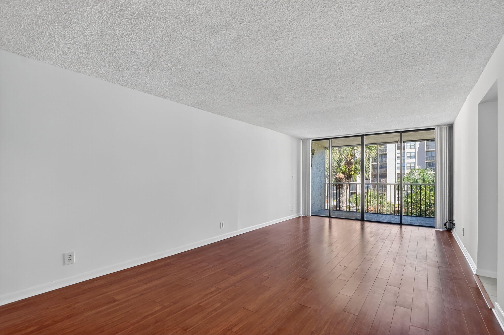 11 Royal Palm Way – photo 5
