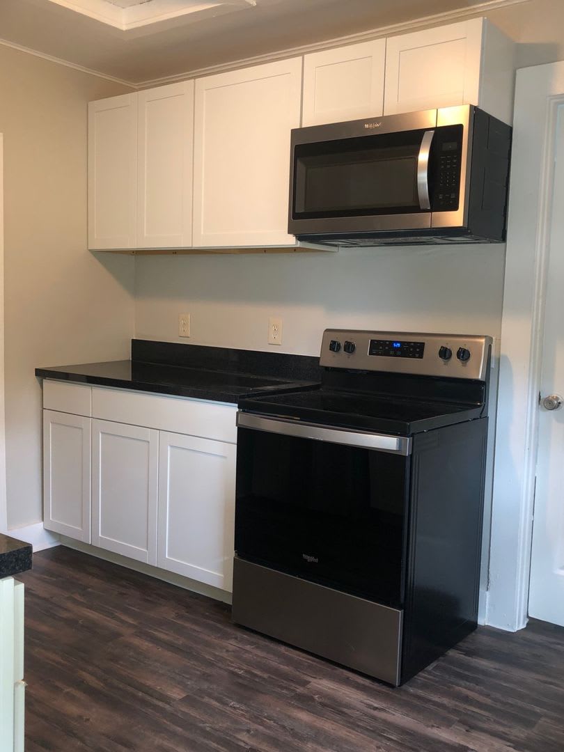 Historic Sanford Second Floor 1Br 1Ba Apartment Available Now – photo 4