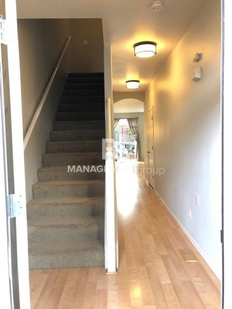 Updated Beaverton Townhome Close to Nike! Private Yard/Patio – photo 2