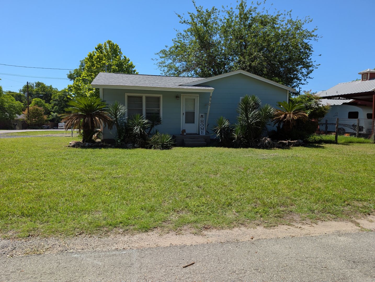2 1 House With A Detached Garage Garage Has Pool Table Bathroom Large Corner Lot Nbisd – photo 2
