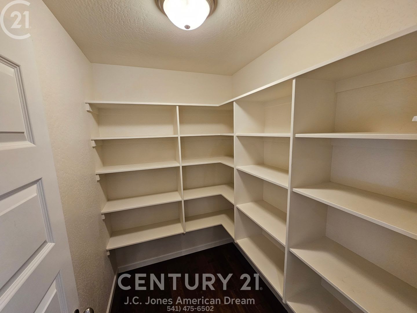 Close to Downtown Grants Pass – photo 4