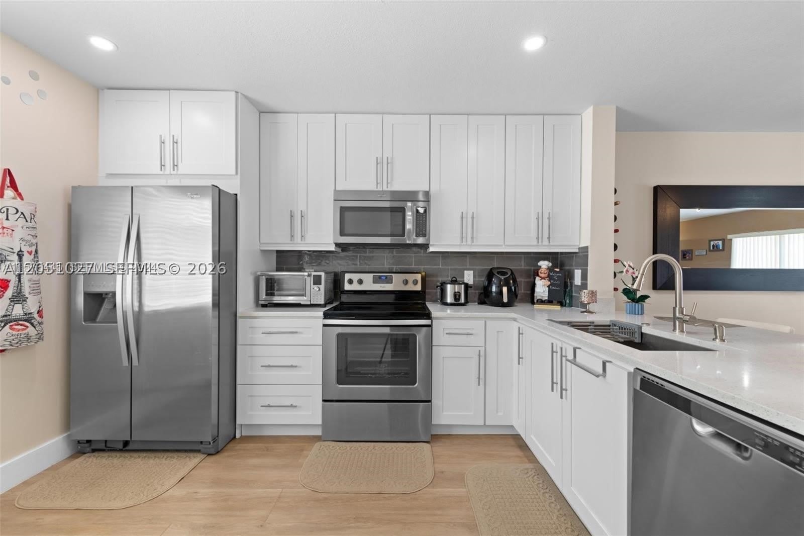 542 NW 208th Ter – photo 1