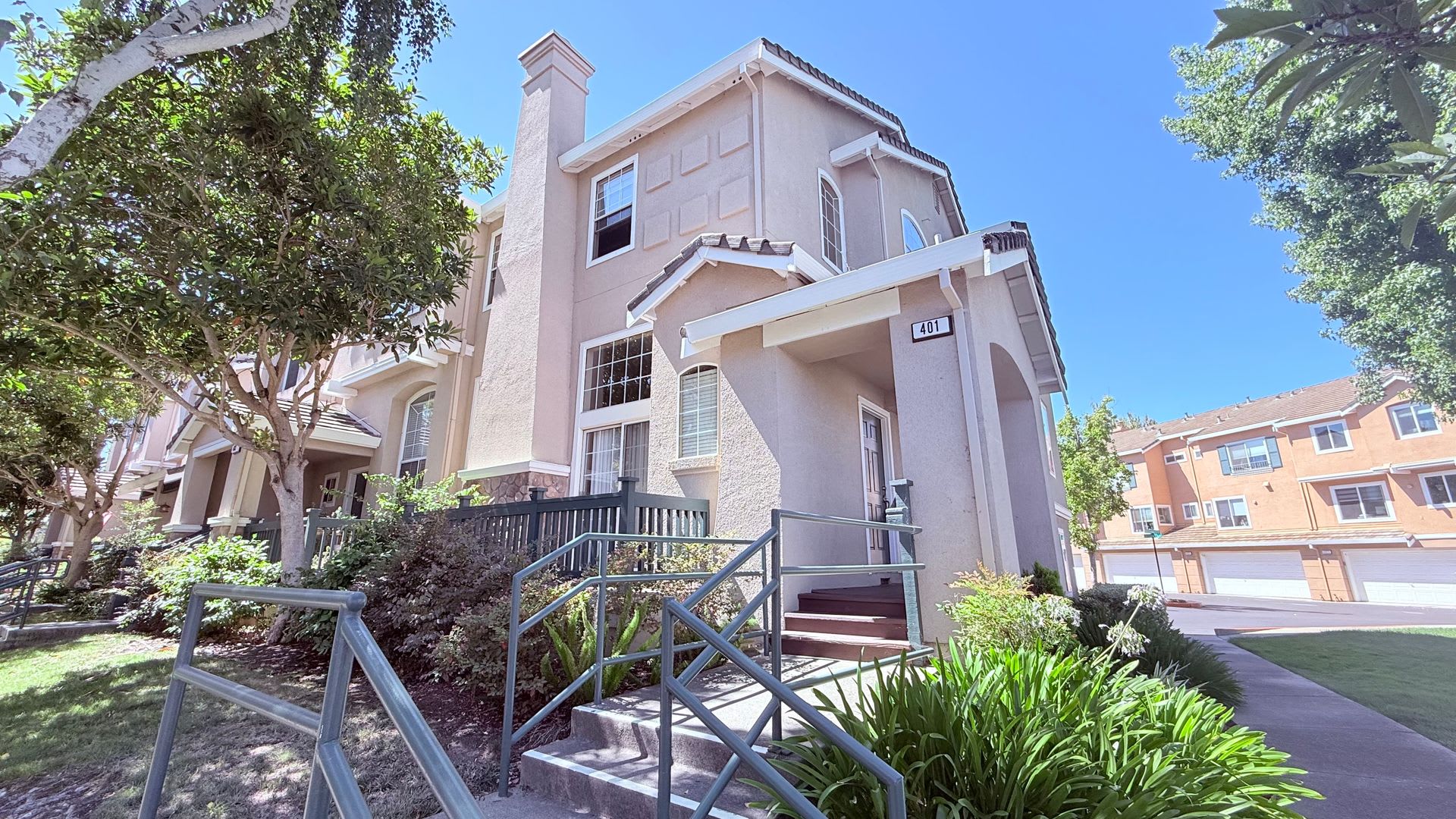 Bright And Airy 3Bd 2 5Ba Townhouse In Shadowhawk Community Danville Available Now – photo 3