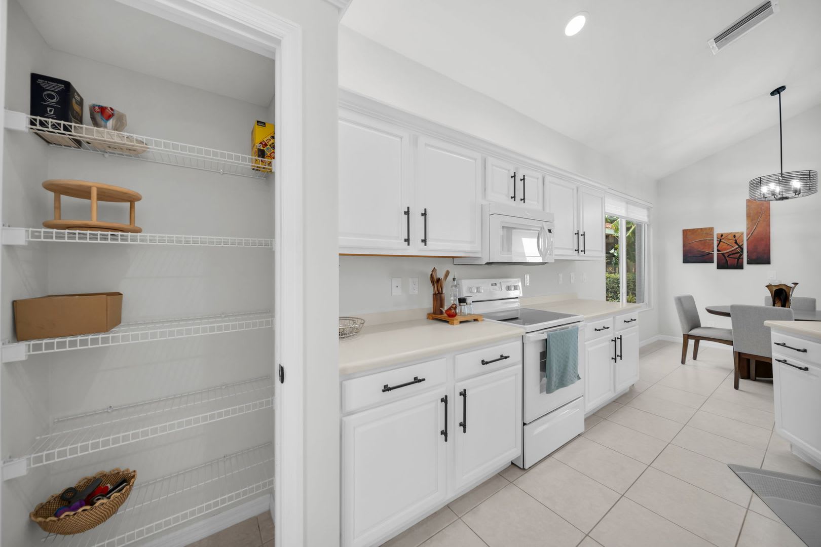 Fully Furnished 3 Beds 3 Bath Annual Rental With Private Heated Pool In Ventura Pelican Marsh – photo 3