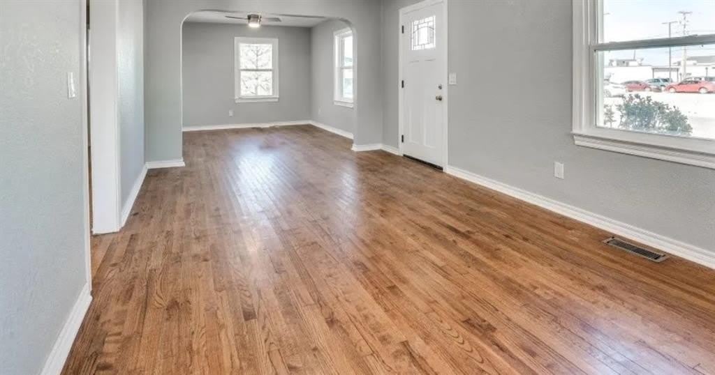 228 W Fairchild – photo 2