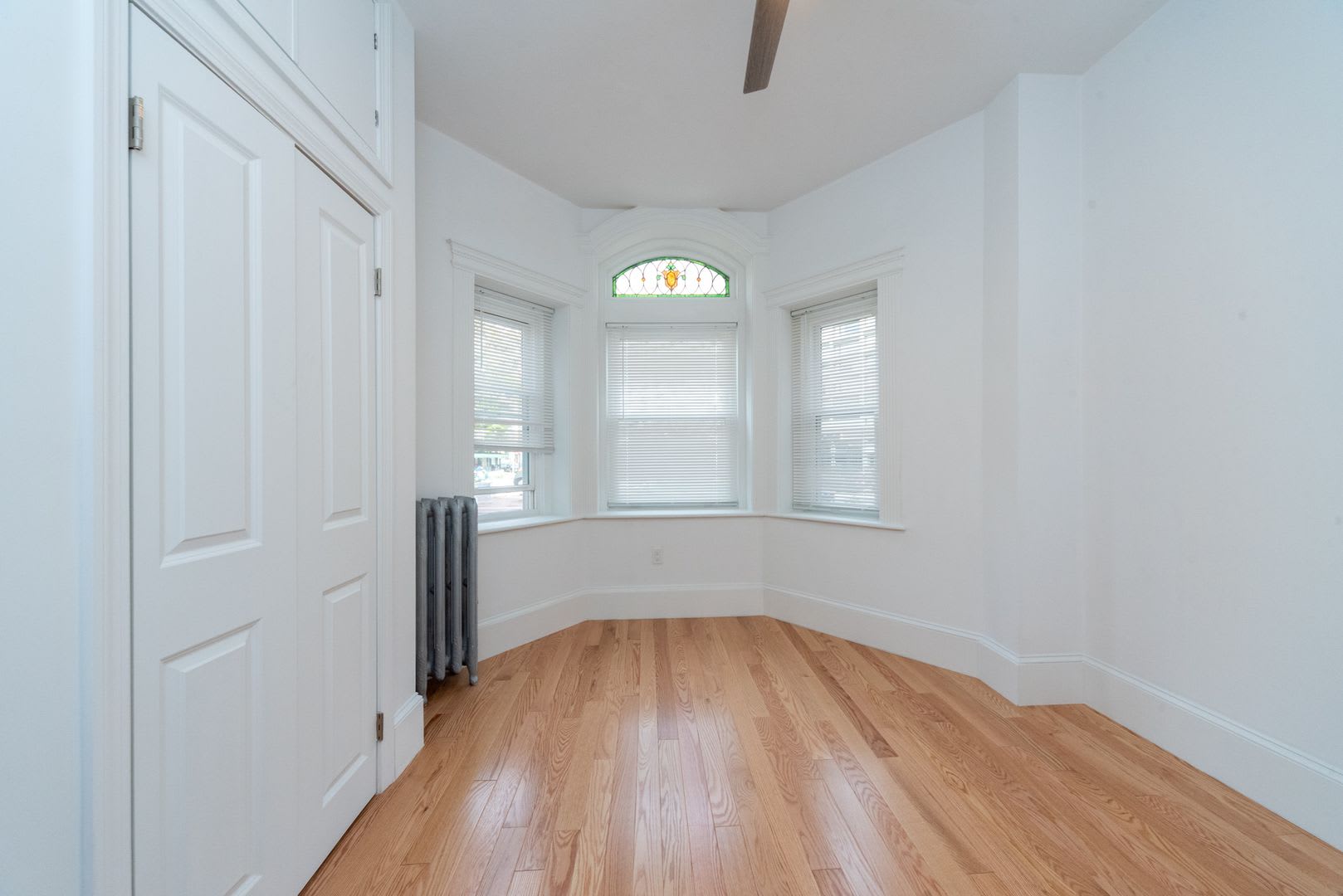 Charming 4 Bedroom- No Broker Fee – photo 3