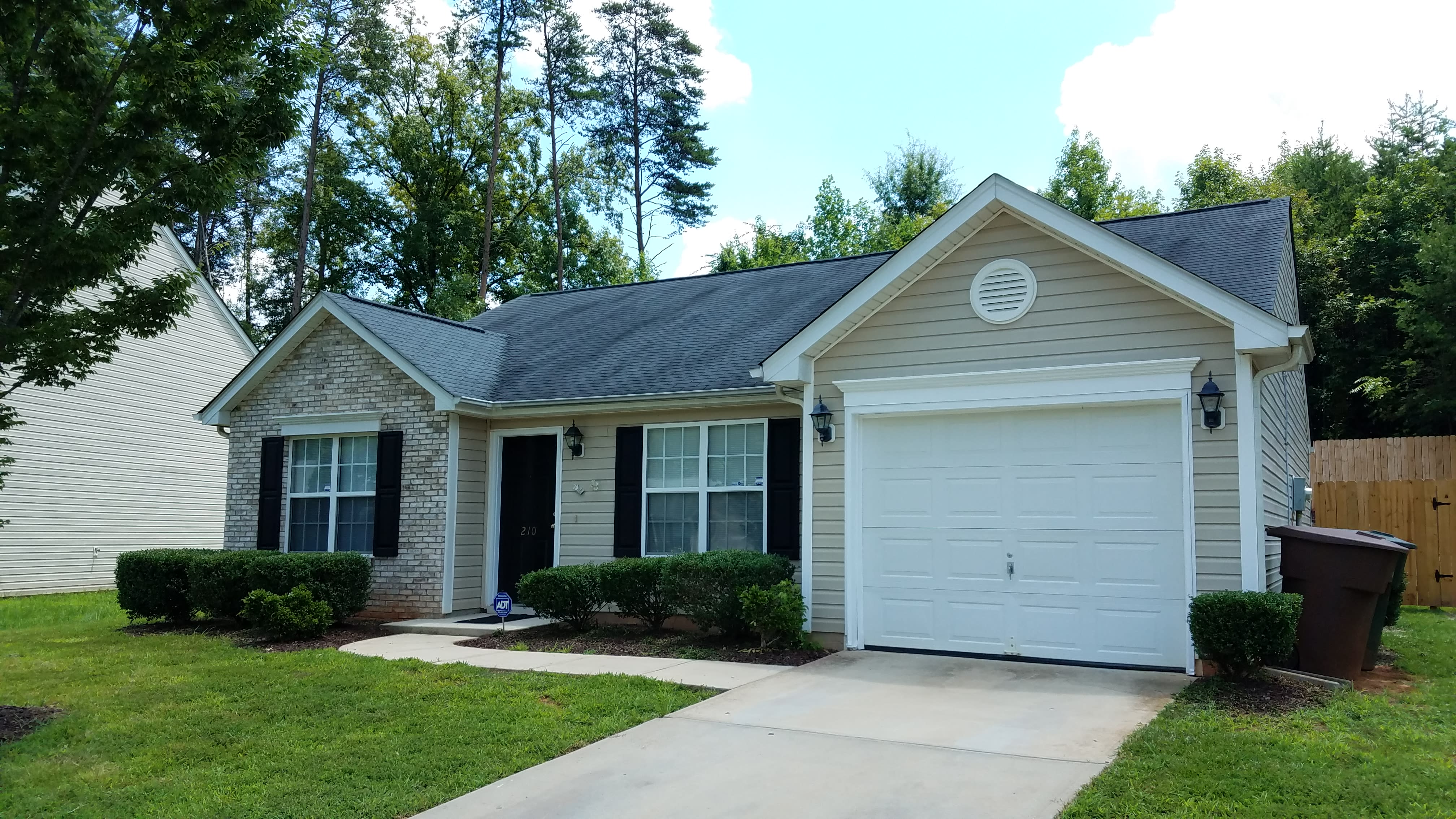 210 Kinnley Ct – photo 2