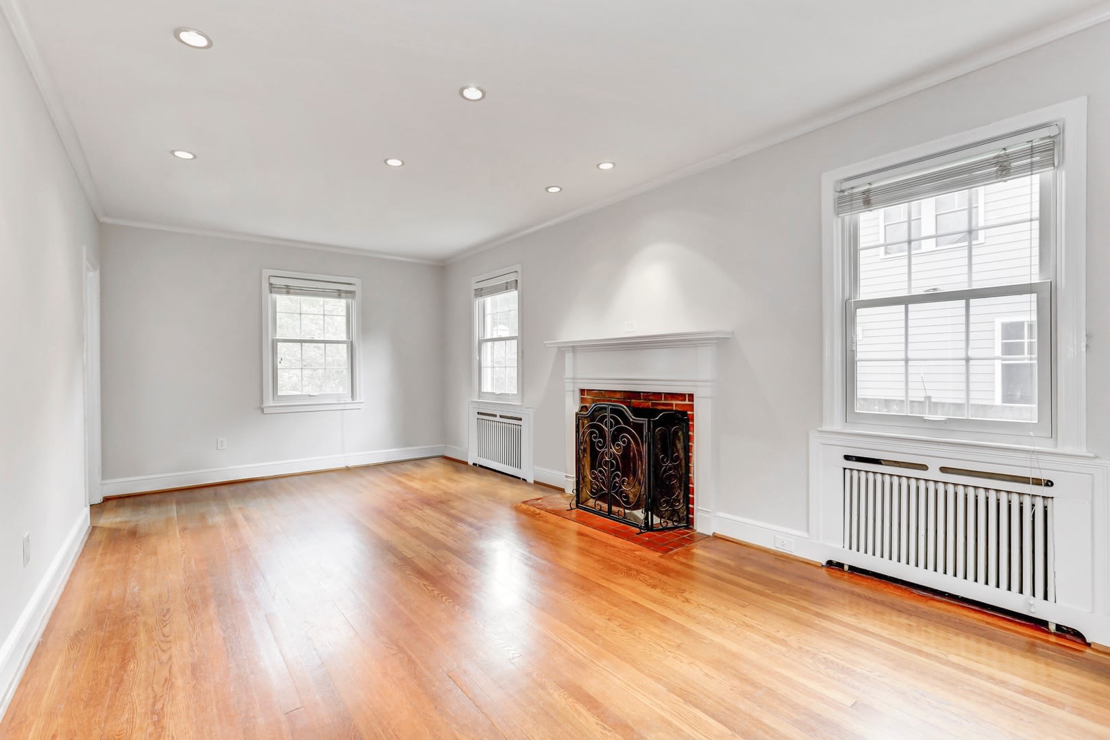 3 Bed Colonial in AU Park – photo 5