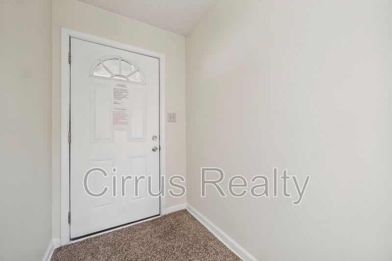 381 Westview Dr – photo 3
