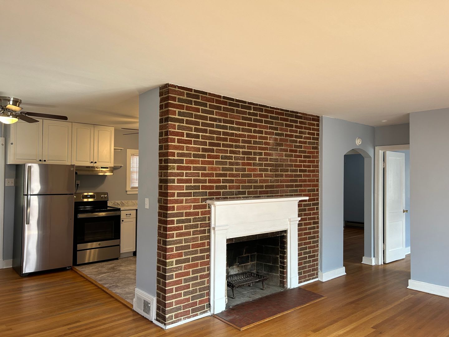 Charming 2-Bedroom Westover Hills Home – photo 3
