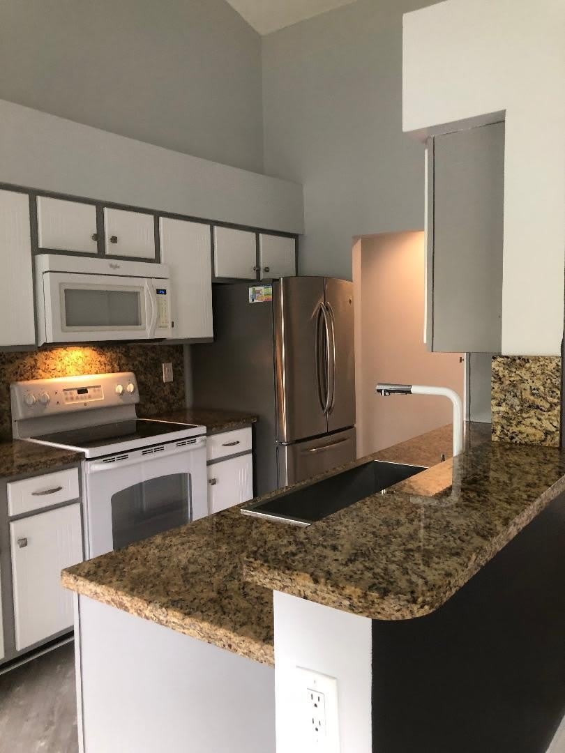 9322 NW 9th Place – photo 2