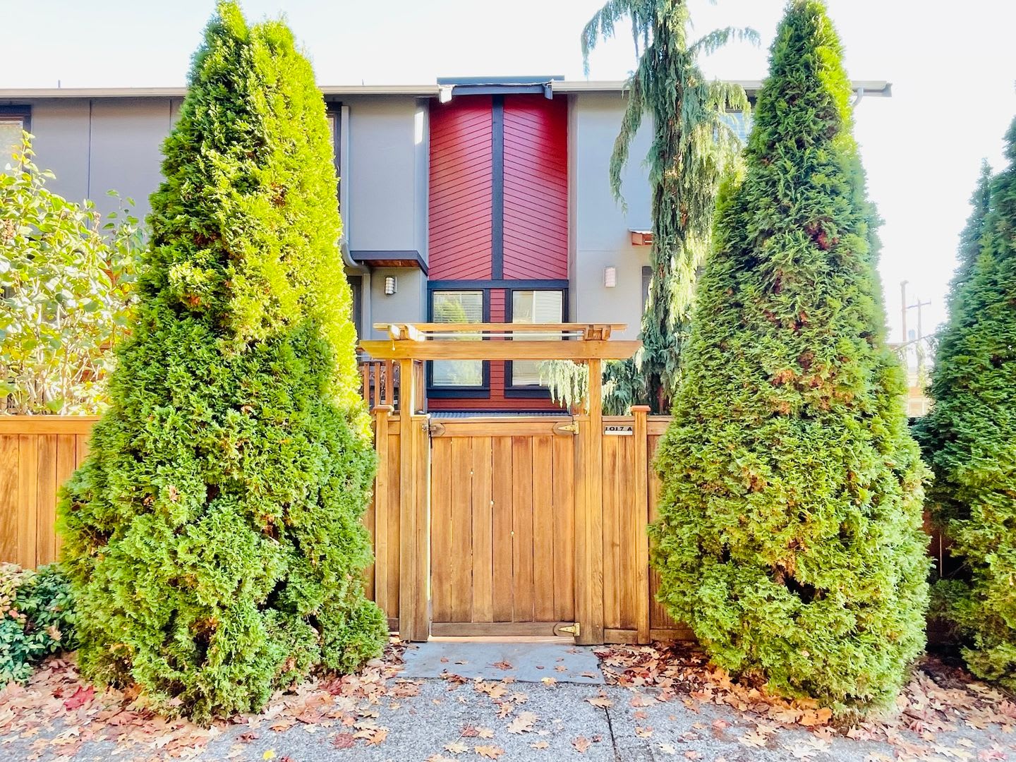 Contemporary 3BR Townhome with Stylish Renovation! – photo 2