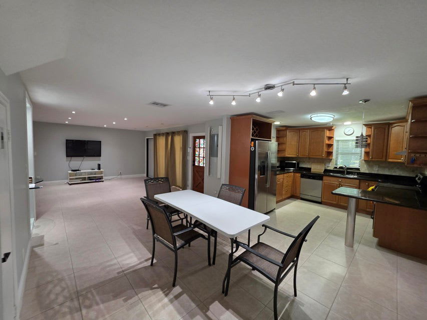 9460 Southwest 61st Way – photo 5
