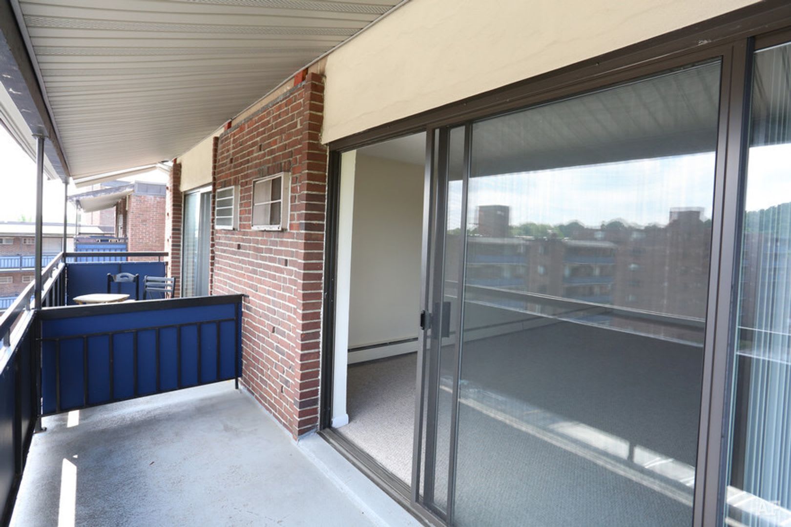 2-BED 2-BATH Watertown Square * Heat & HW incl – photo 3