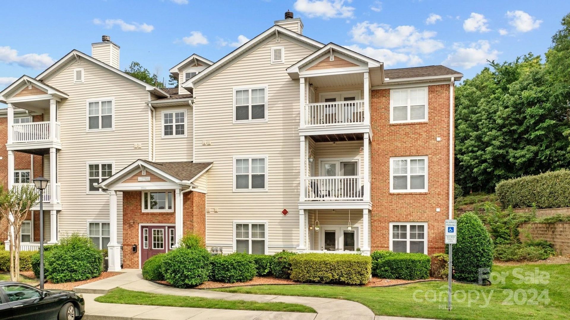 Room in 3 Bedroom Home at Hyde Glen Ct – photo 1