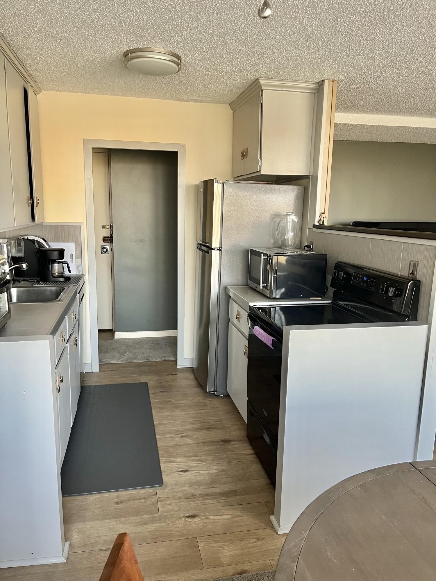 8900 E Jefferson Avenue – photo 4