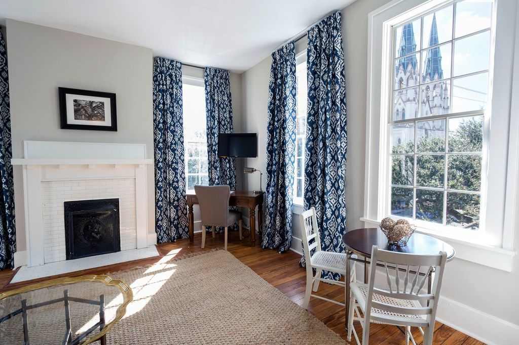 124 E Liberty – photo 1