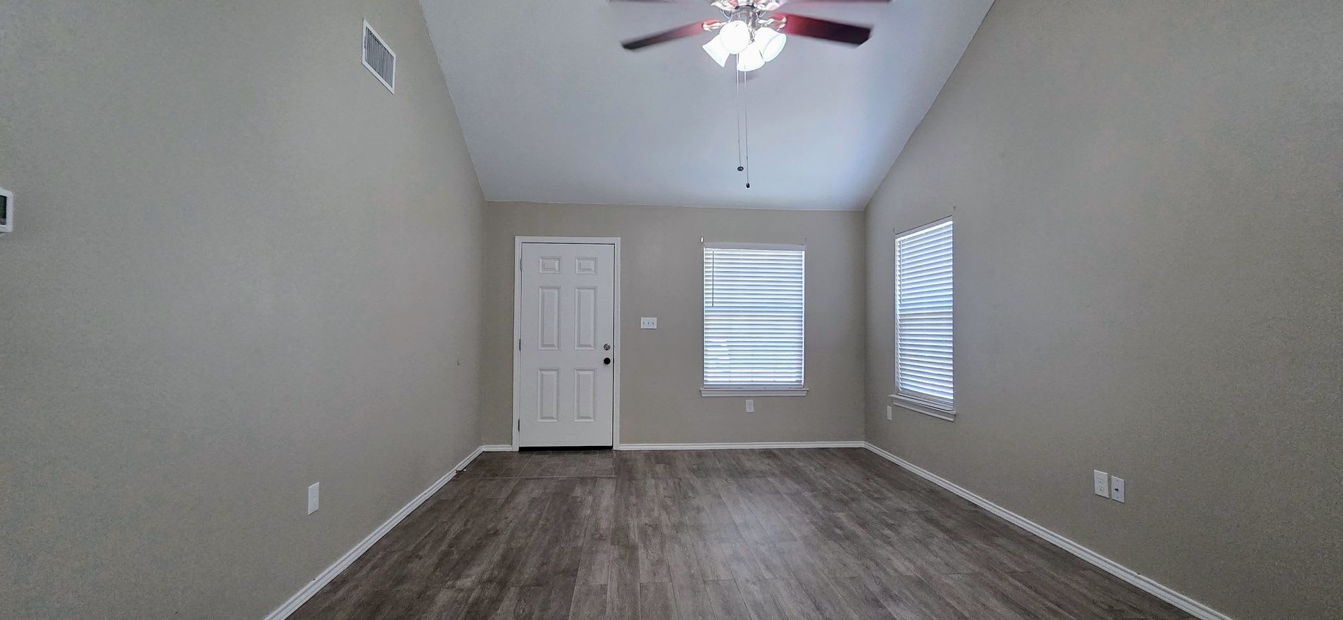 New Braunfels 2 Bedroom 2 Bath less than 1 mile from Landa Park! – photo 3