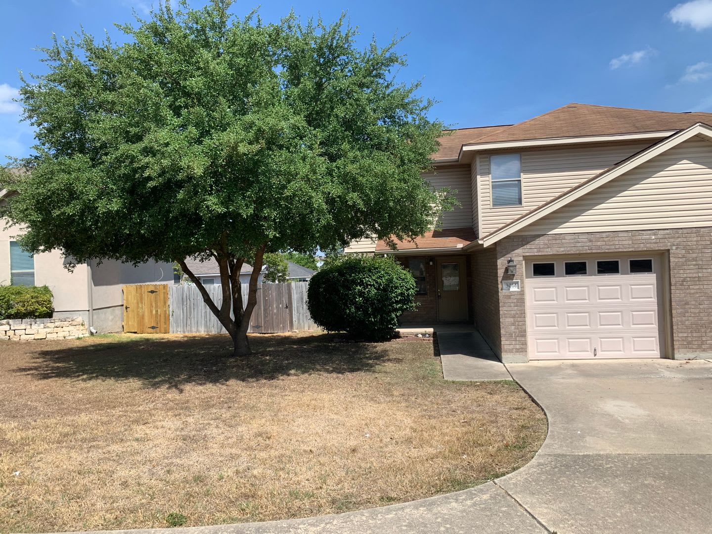 2 2 5 1 Easy Access To I35 Large Fenced In Backyard With Covered Patio Fridge Included Cisd – photo 2