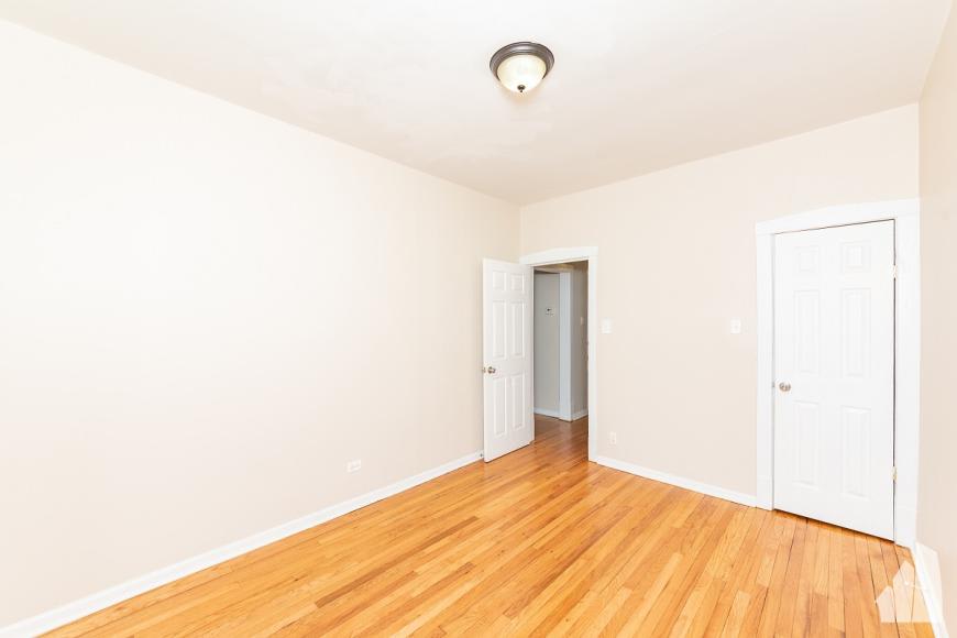 3749 W Sunnyside Ave – photo 2