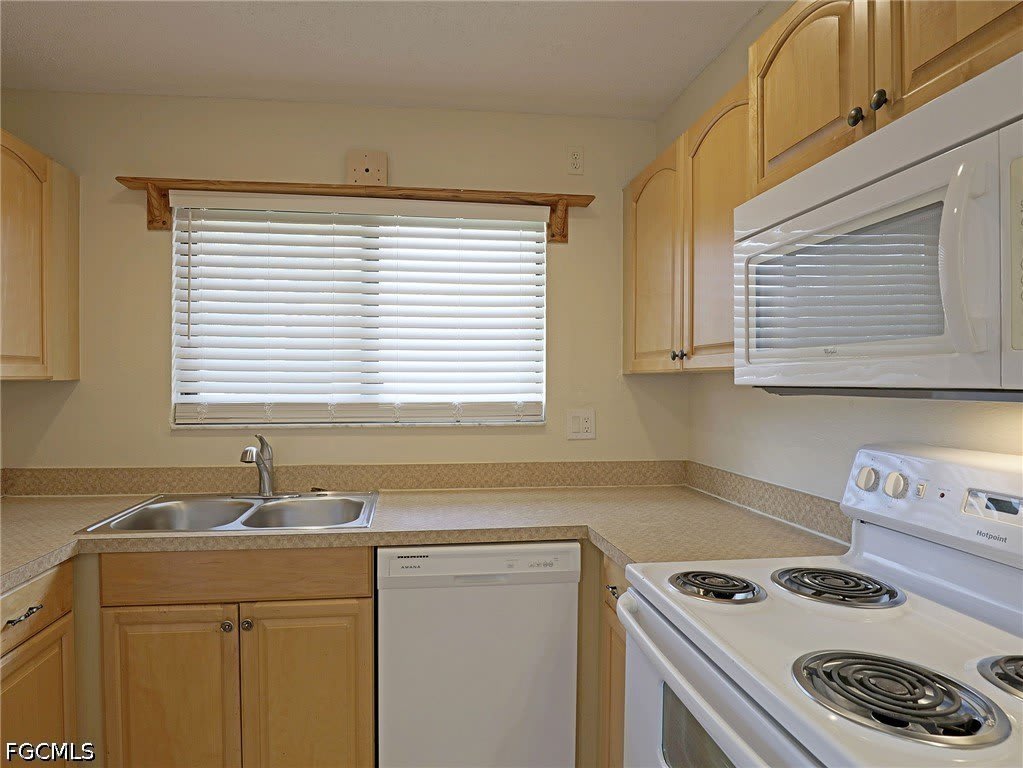 1420 Park Shore Circle – photo 5