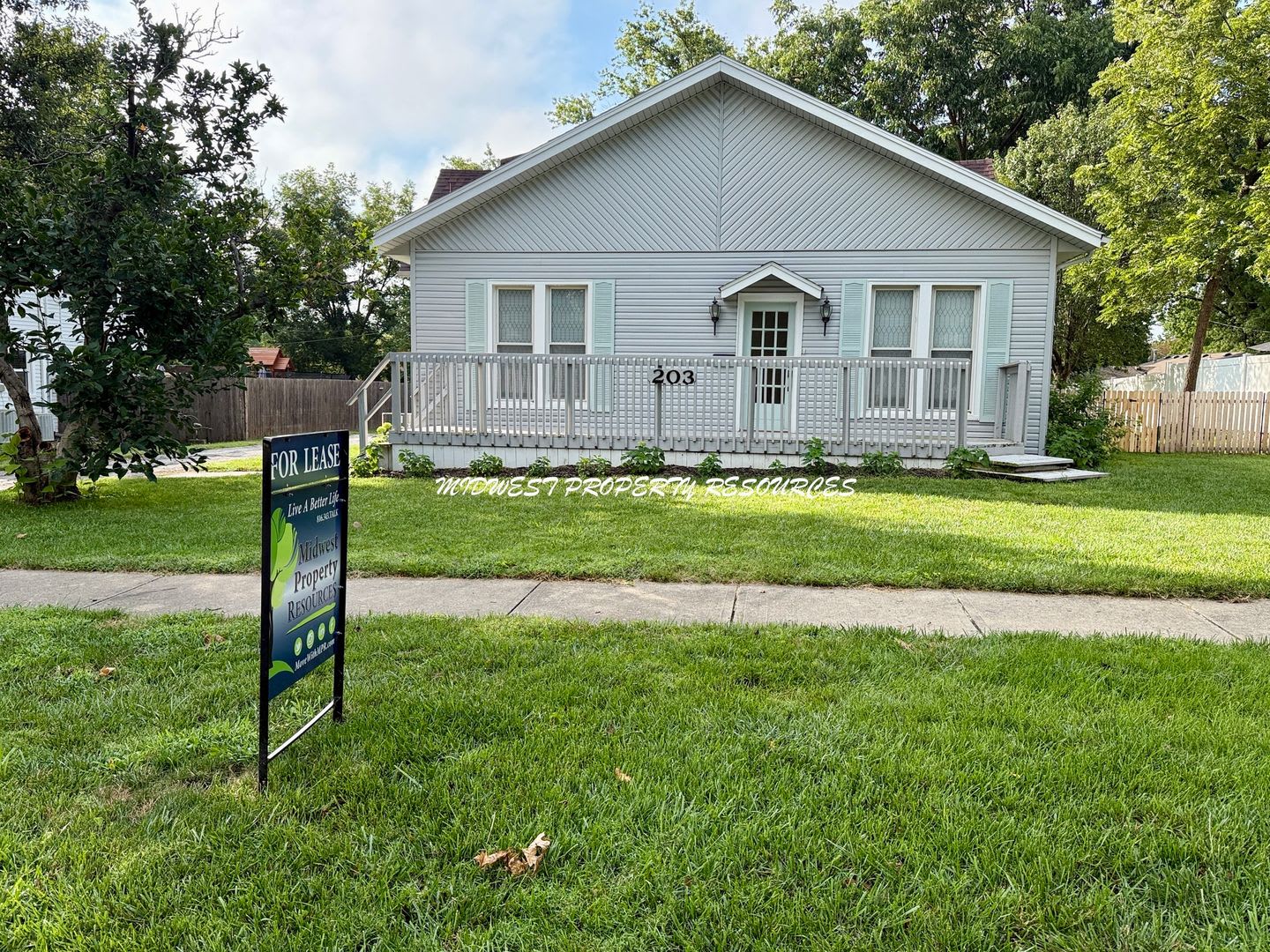 Beautifully Updated 3 Bedroom Home In Downtown Lee S Summit – photo 3