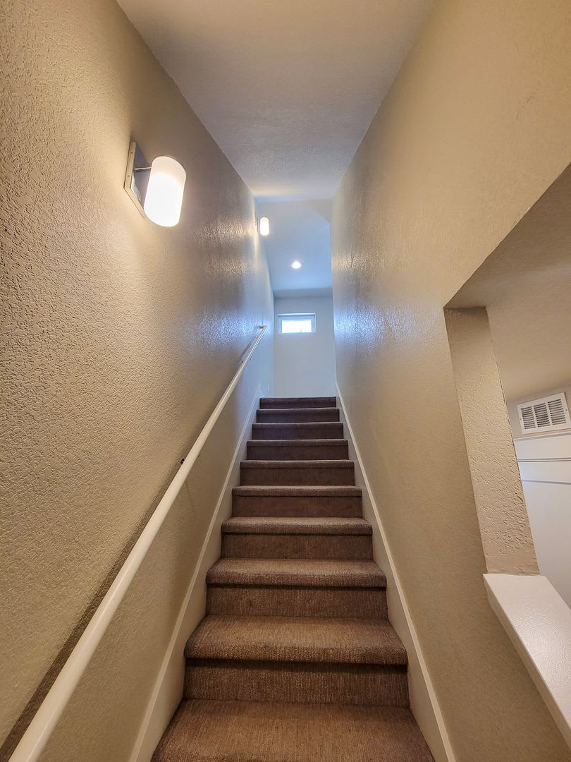 Beautiful 3 Bed 2 Bath Townhome Near Sloans – photo 4