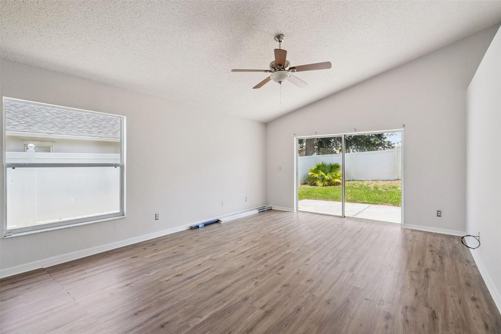 New Davenport Rental! – photo 4