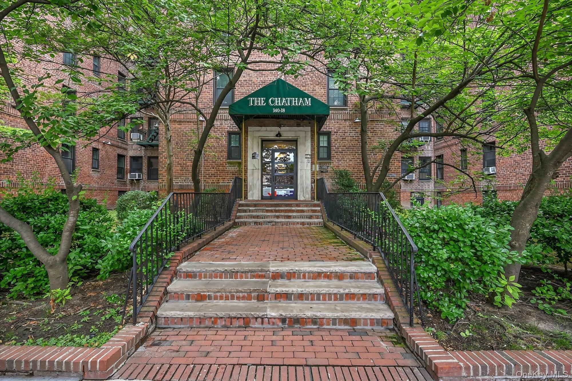 140-18 Burden Crescent – photo 1