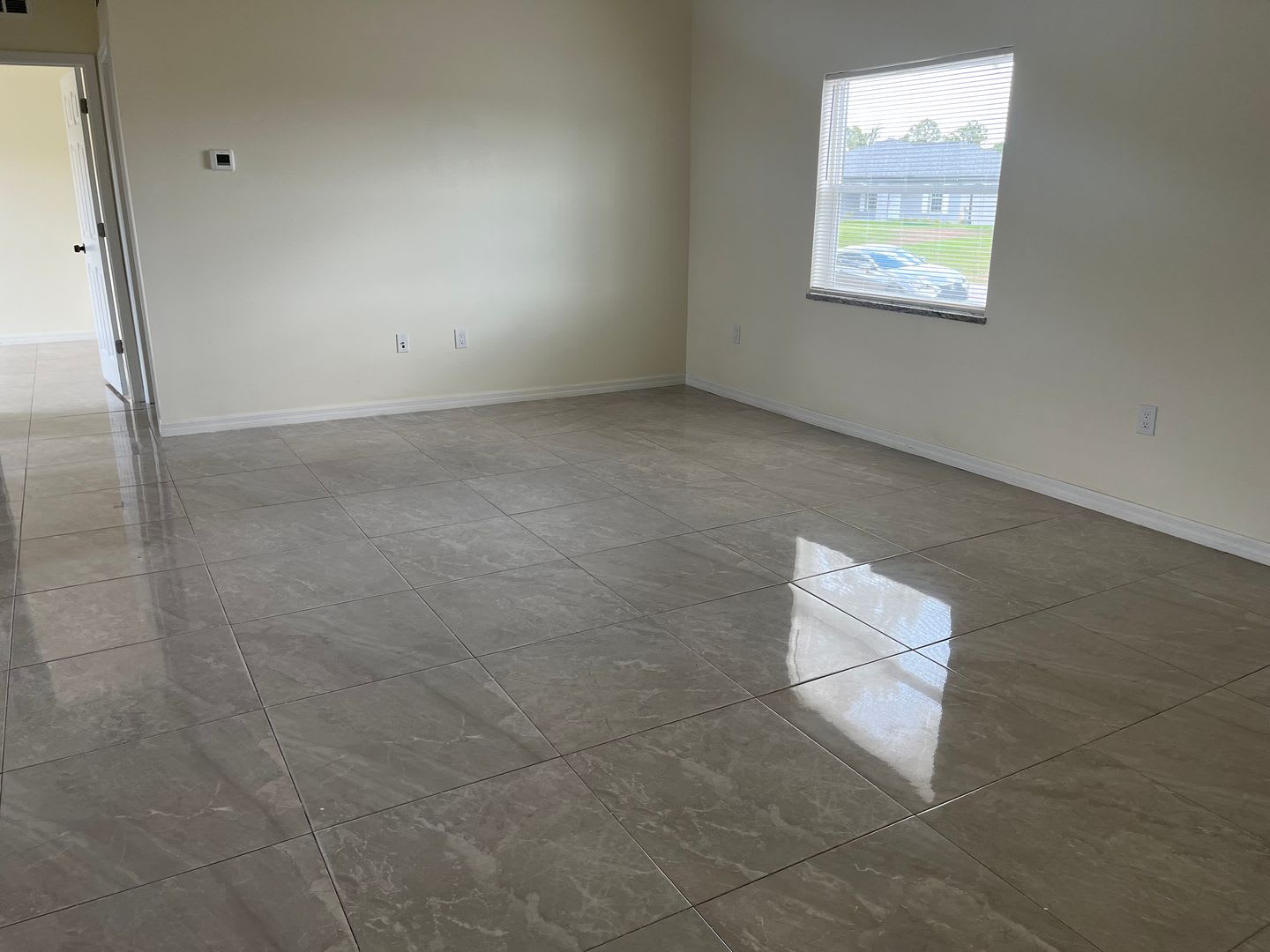 MOVE IN READY-3br 2ba Single Family home in a Great Location! – photo 3
