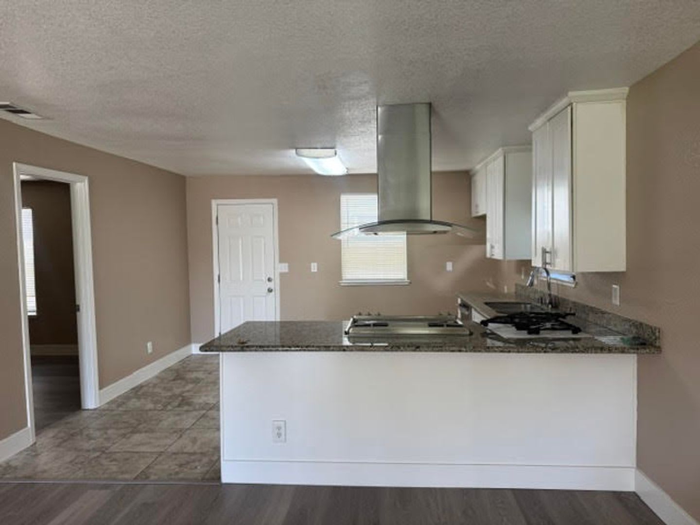 Completely Remodeled 4 bedroom in Ripon – photo 3