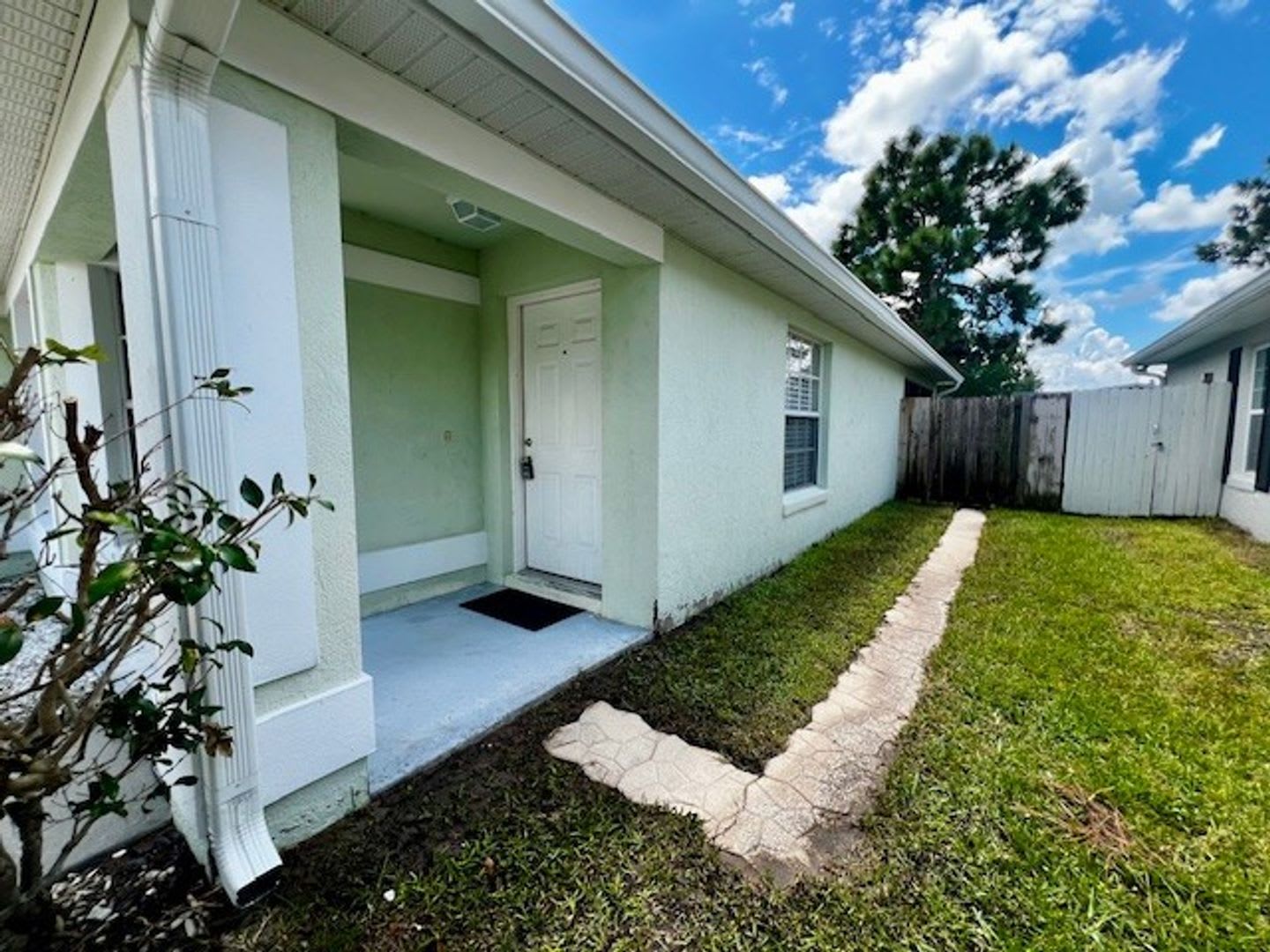 Welcome Home Updated Flooring Fresh Interior Paint Move In October Beautiful 3X2 With Attached 2 Car Garage Lawn Care Included Near E50 – photo 4