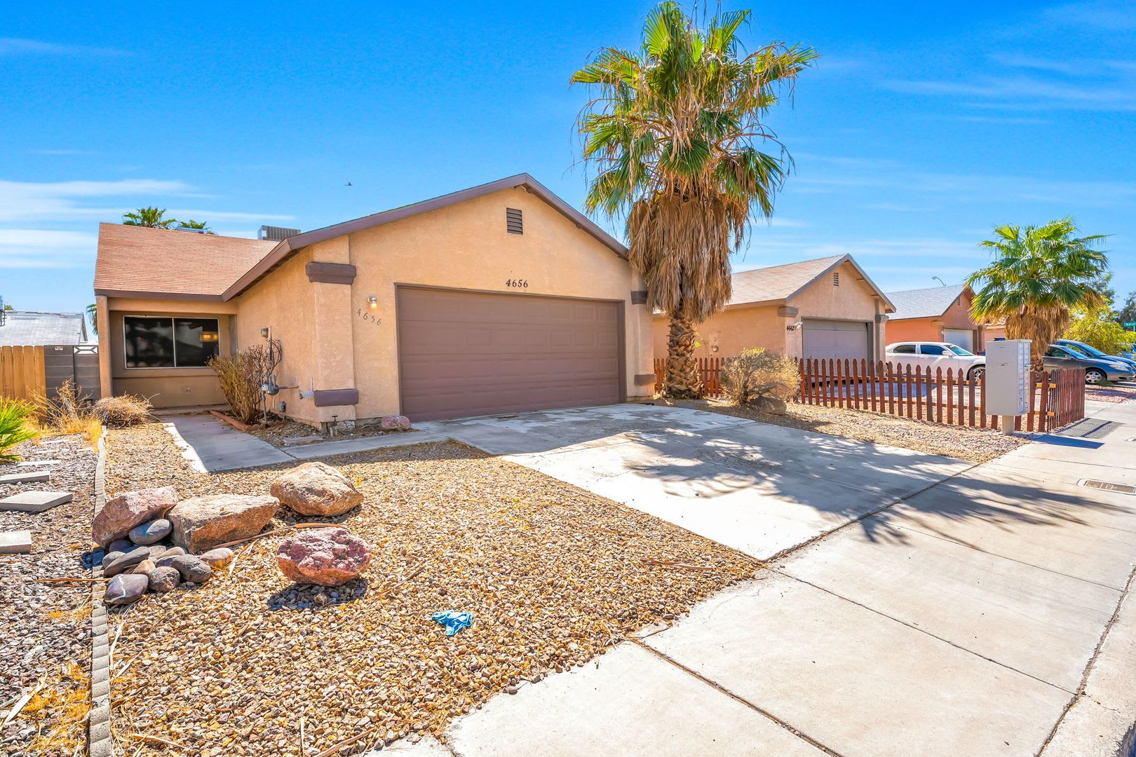 Charming Single-Story Las Vegas Home with Vaulted Ceilings & Private Courtyard! – photo 2