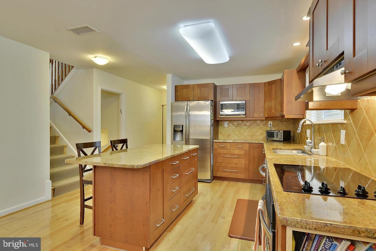 717 HILLSBORO DR – photo 2