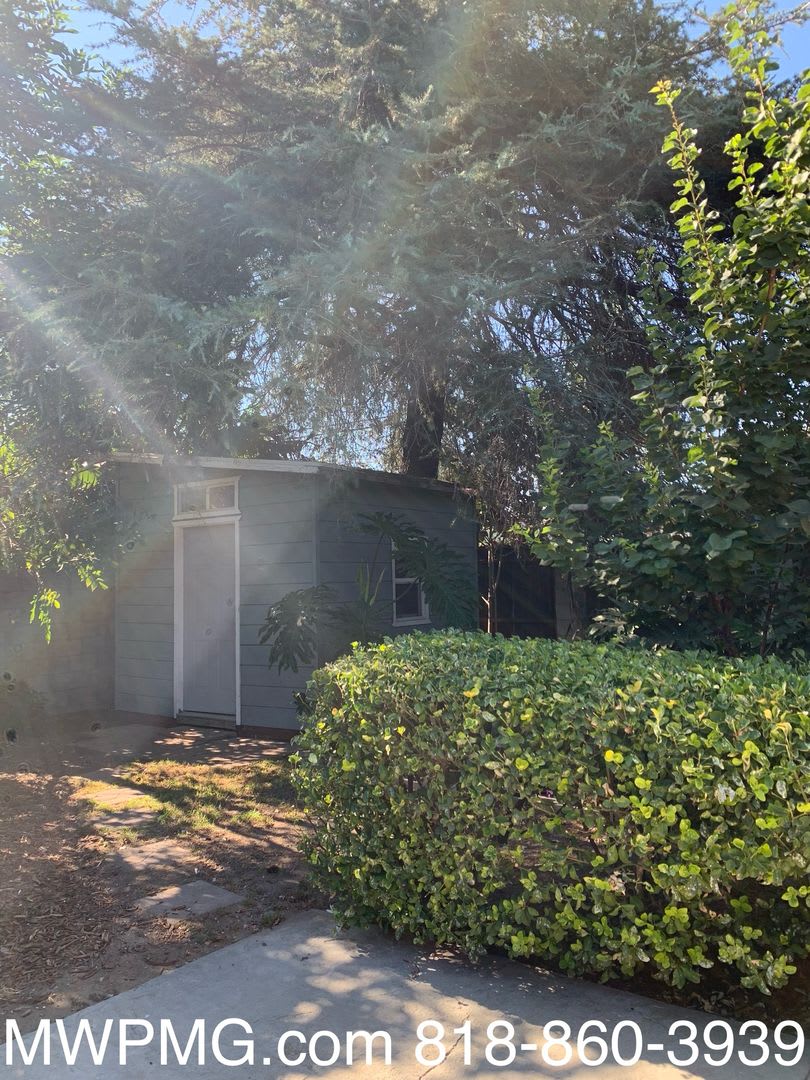 Available NOW for Lease! 3BR/2BA Located in the heart of North Hills – photo 2