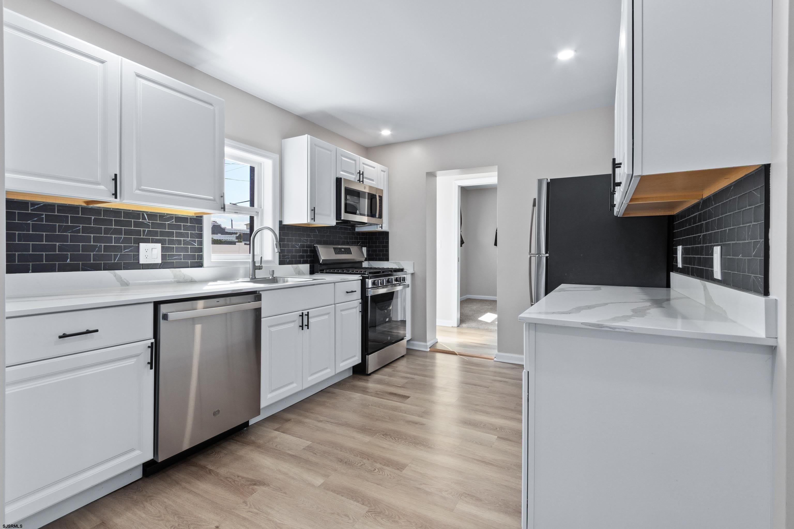 203 E Plaza Pl – photo 3