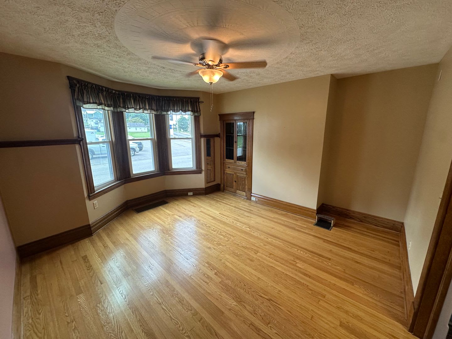 Spacious 3 Bedroom 1.5 Bath Two-Story Home – photo 5