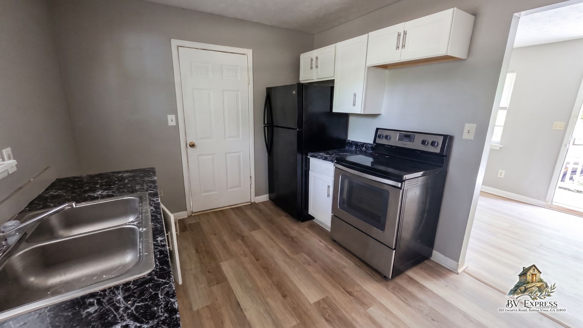 Welcome to Your Cozy, Comfortably Updated Cottage! – photo 4