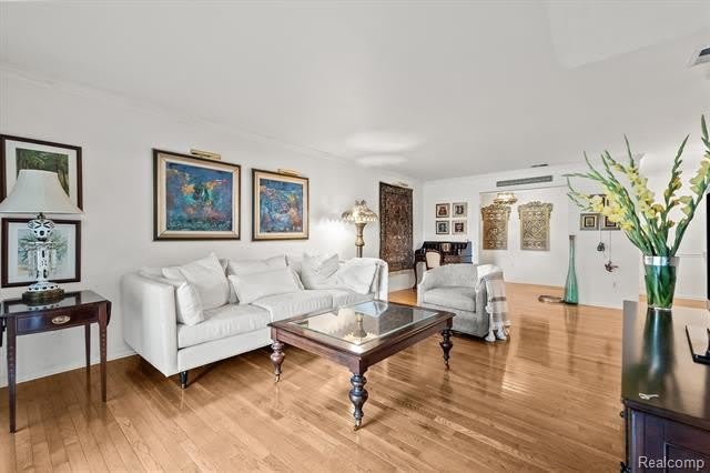 42160 Woodward Avenue – photo 4