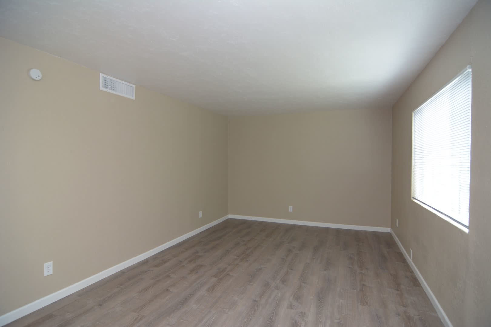 Recently Remodeled 2 Bedroom 1 Bath Fourplex! Great Central Location! – photo 3